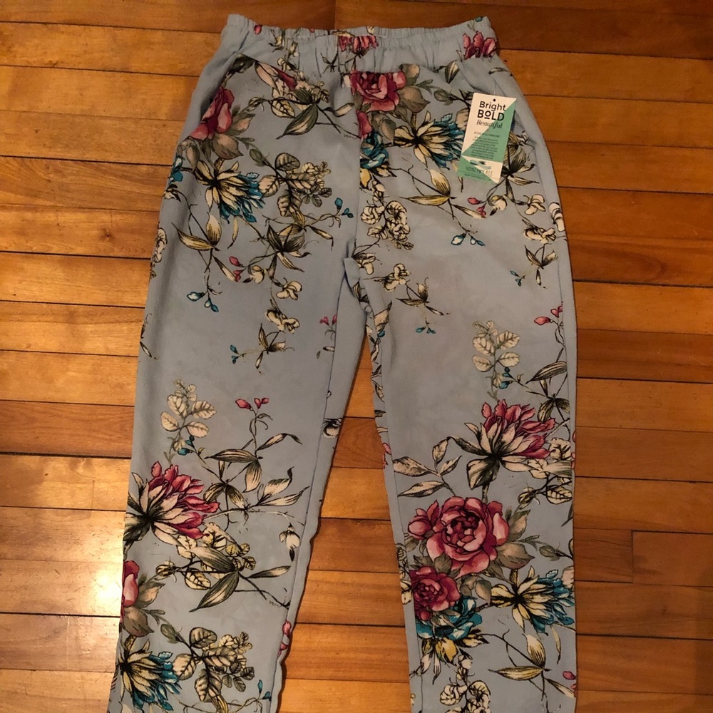 Honey and lace joggers size xs